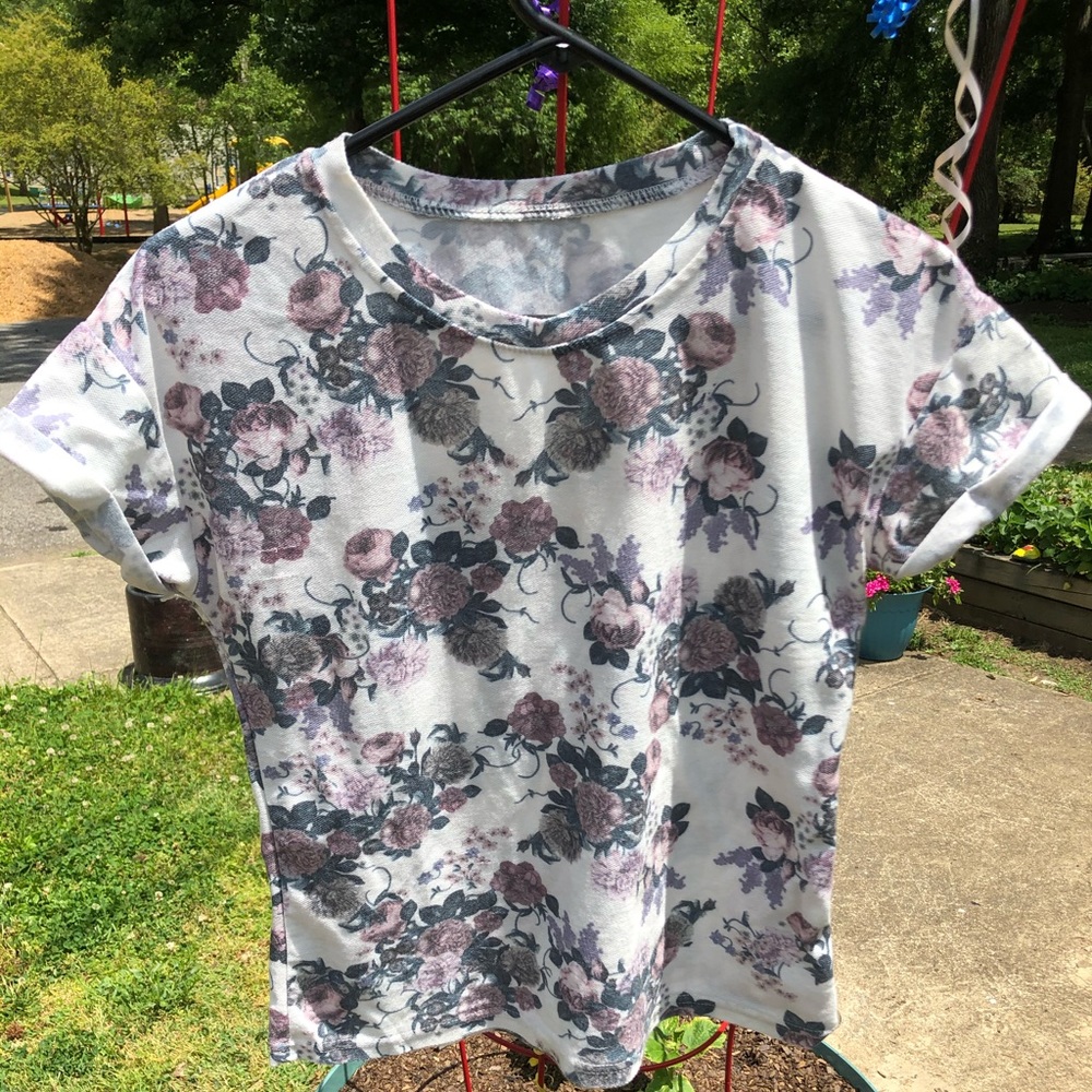 🛍Floral print tee🛍